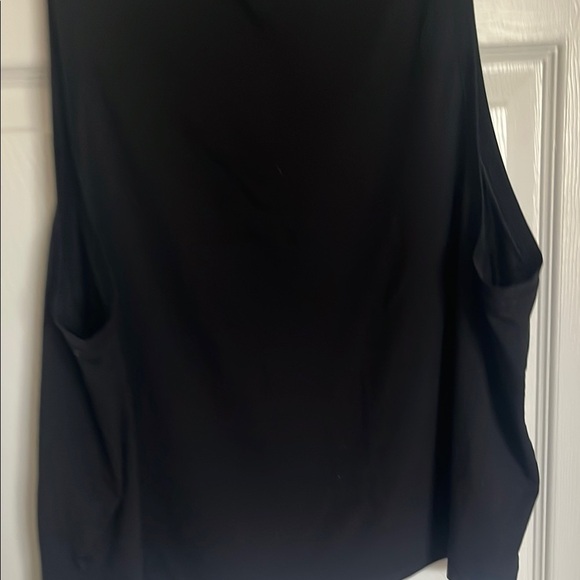 GAP Black Crop Sleeveless Muscle Tee - Picture 3 of 3